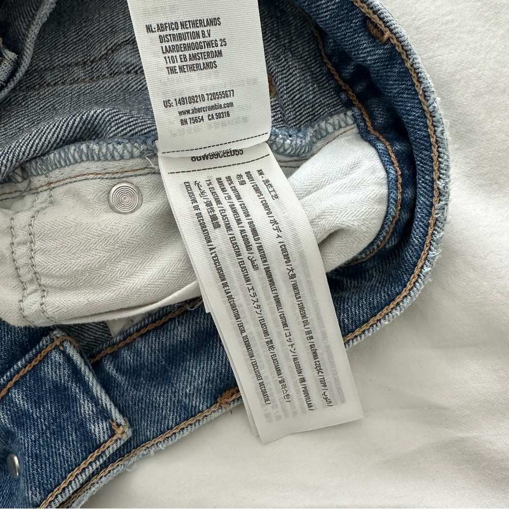 EUC Abercrombie High Rise Cutoff 90s Short - Medium Distressed Denim Wash - Picture 4 of 4
